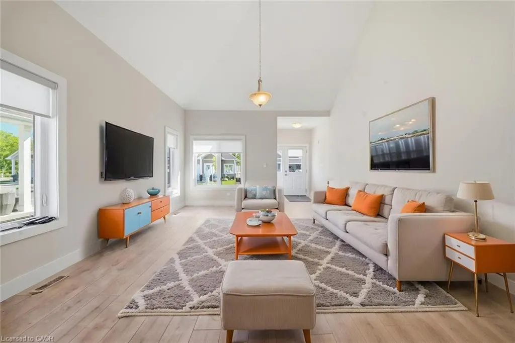 744 Nelson Street W #10