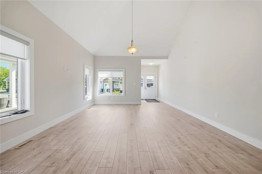 744 Nelson Street W #10