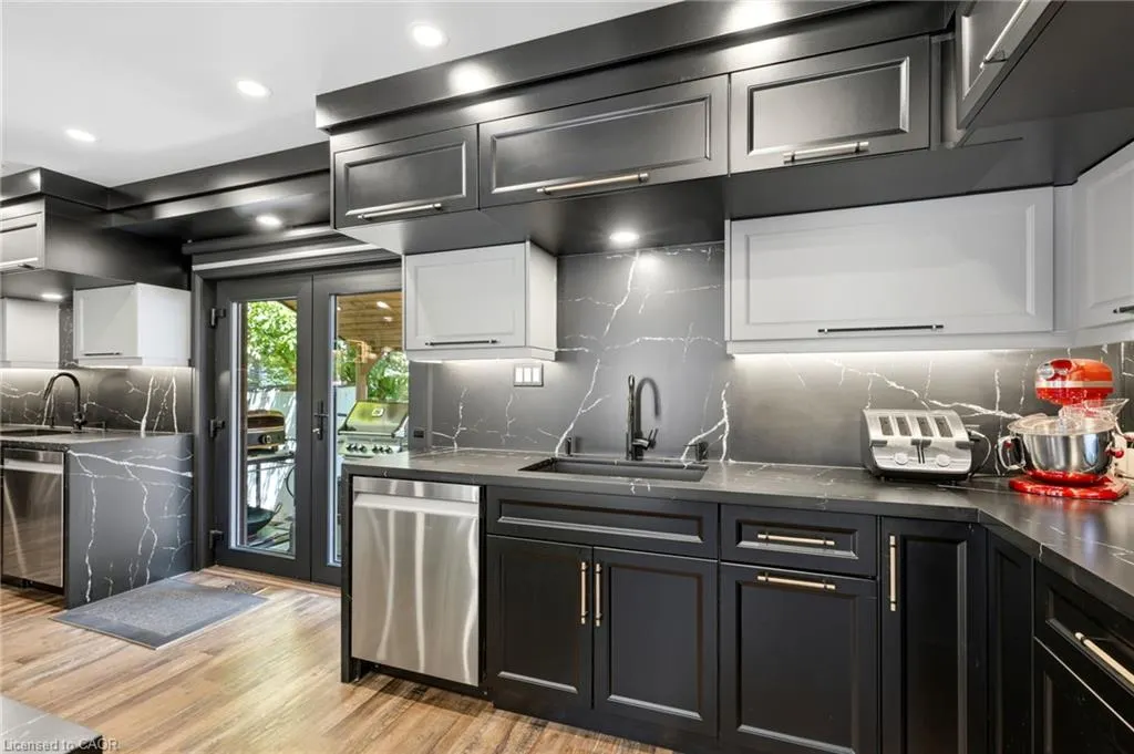 36 Lakeview Drive