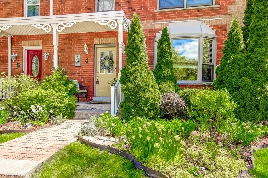 4 Edgewater Drive