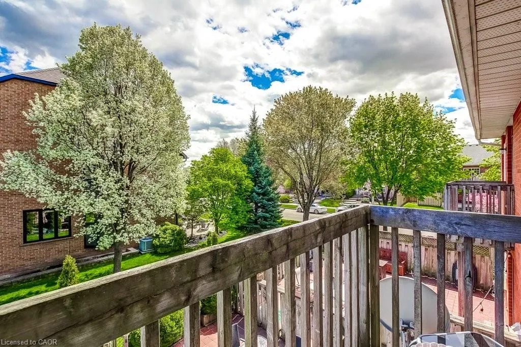 4 Edgewater Drive