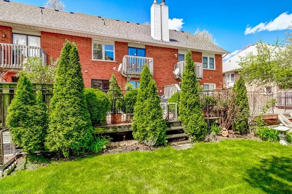 4 Edgewater Drive