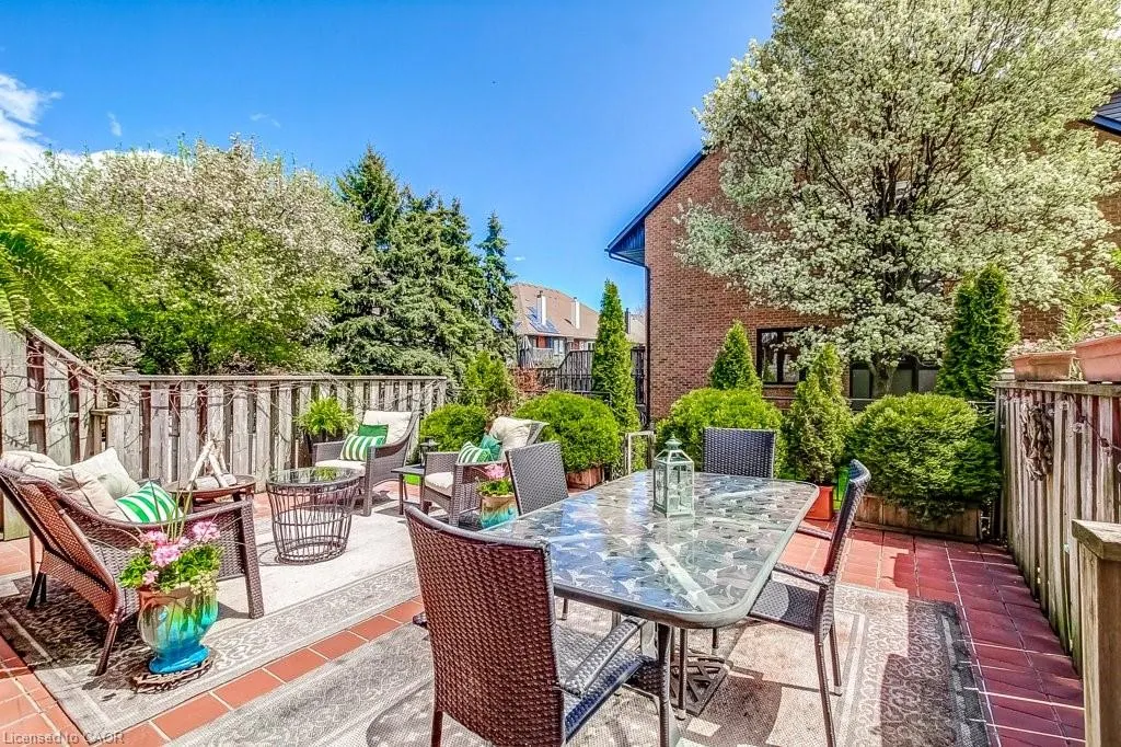 4 Edgewater Drive