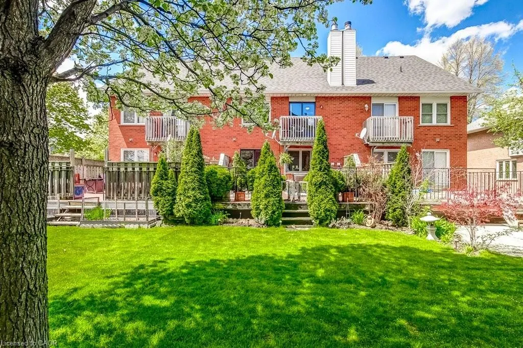 4 Edgewater Drive