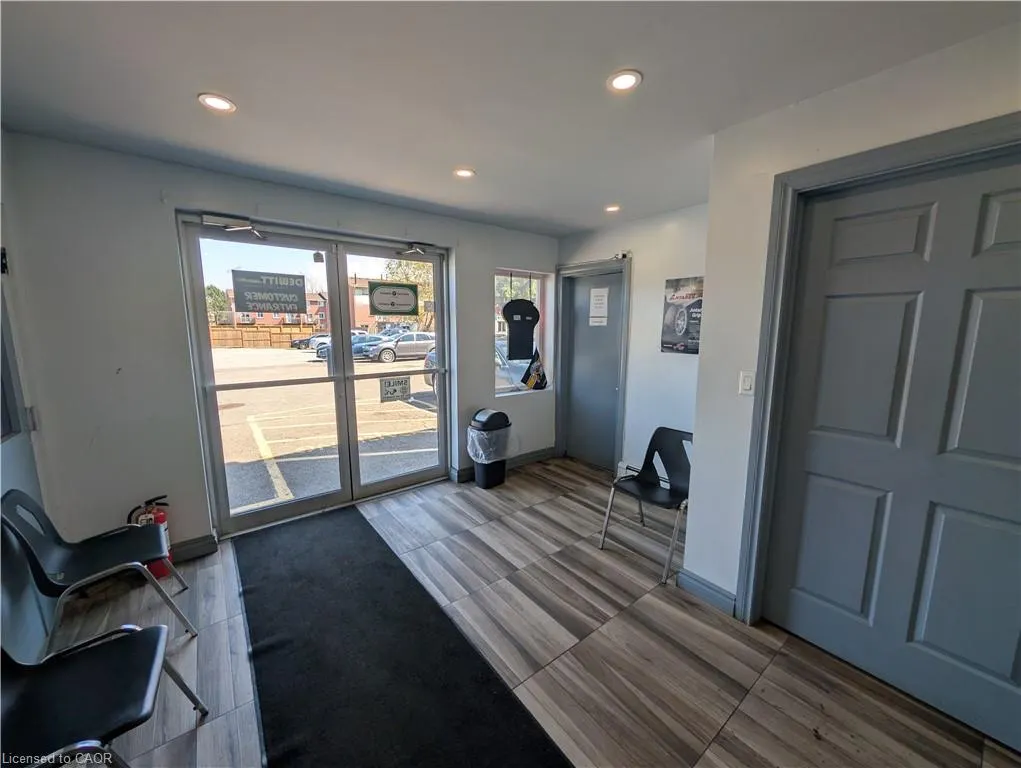 542-548 Highway 8