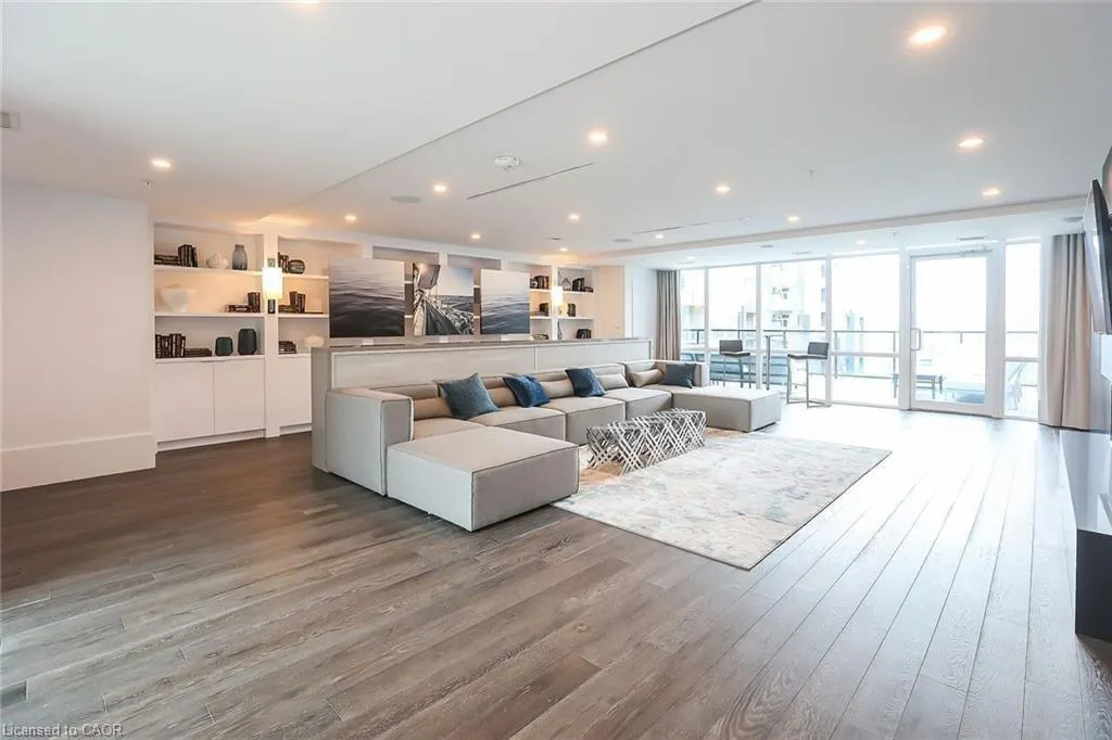 16 Concord Place #803
