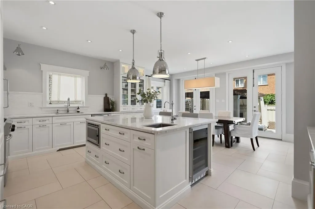 3202 Saltaire Crescent