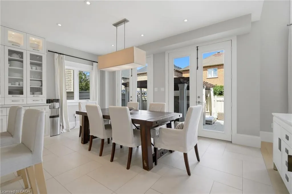 3202 Saltaire Crescent
