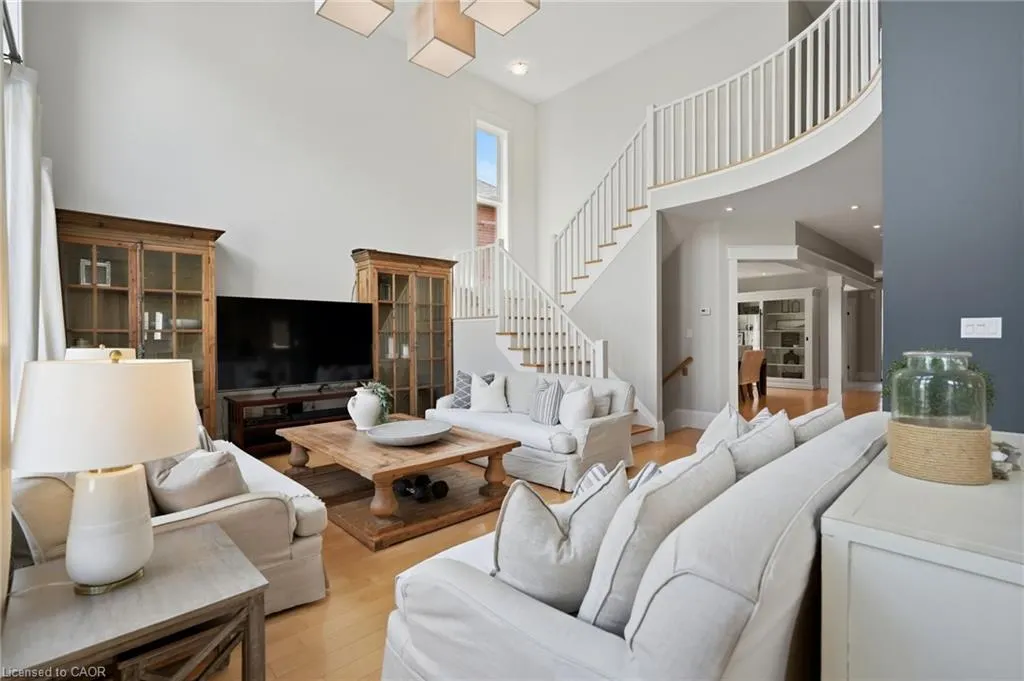3202 Saltaire Crescent