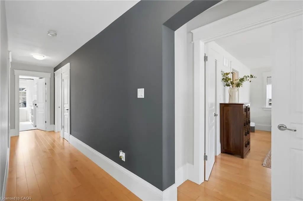 3202 Saltaire Crescent