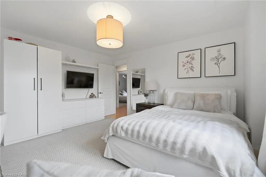 3202 Saltaire Crescent