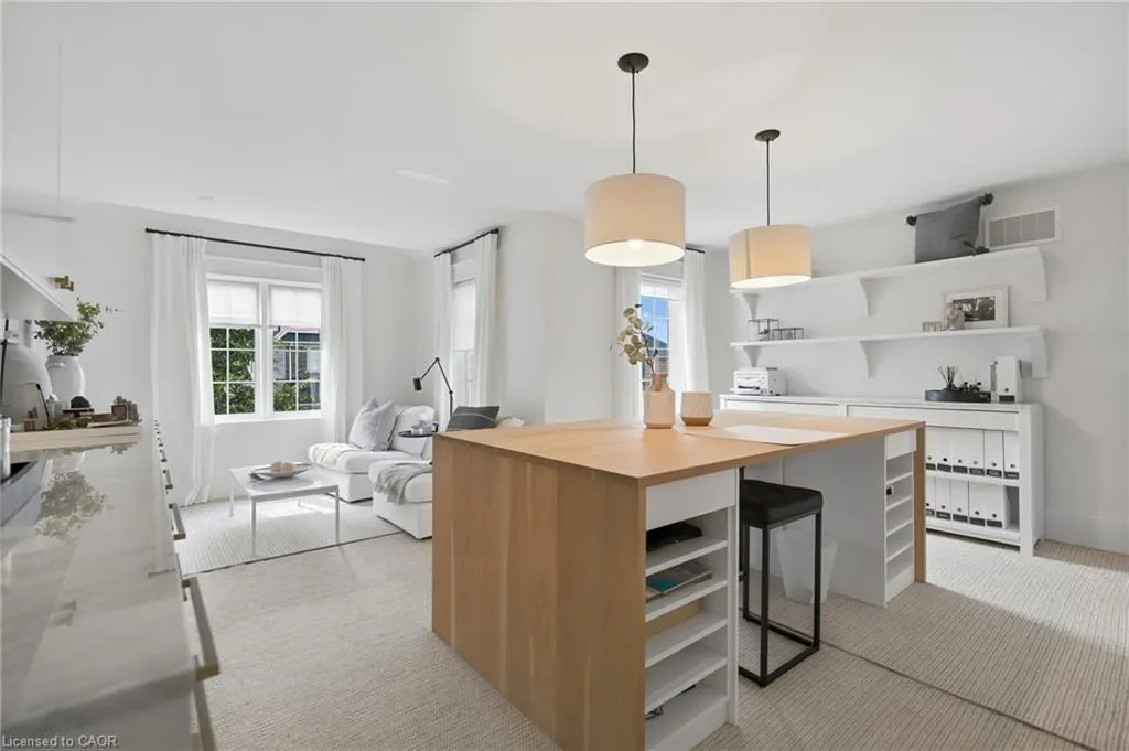 3202 Saltaire Crescent