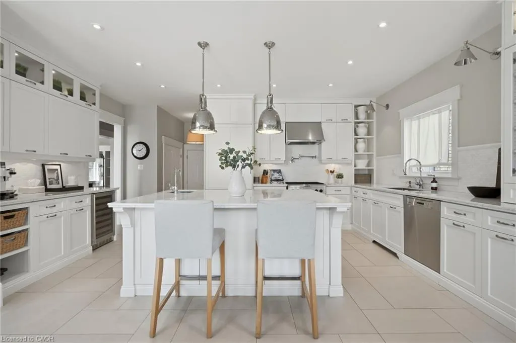 3202 Saltaire Crescent