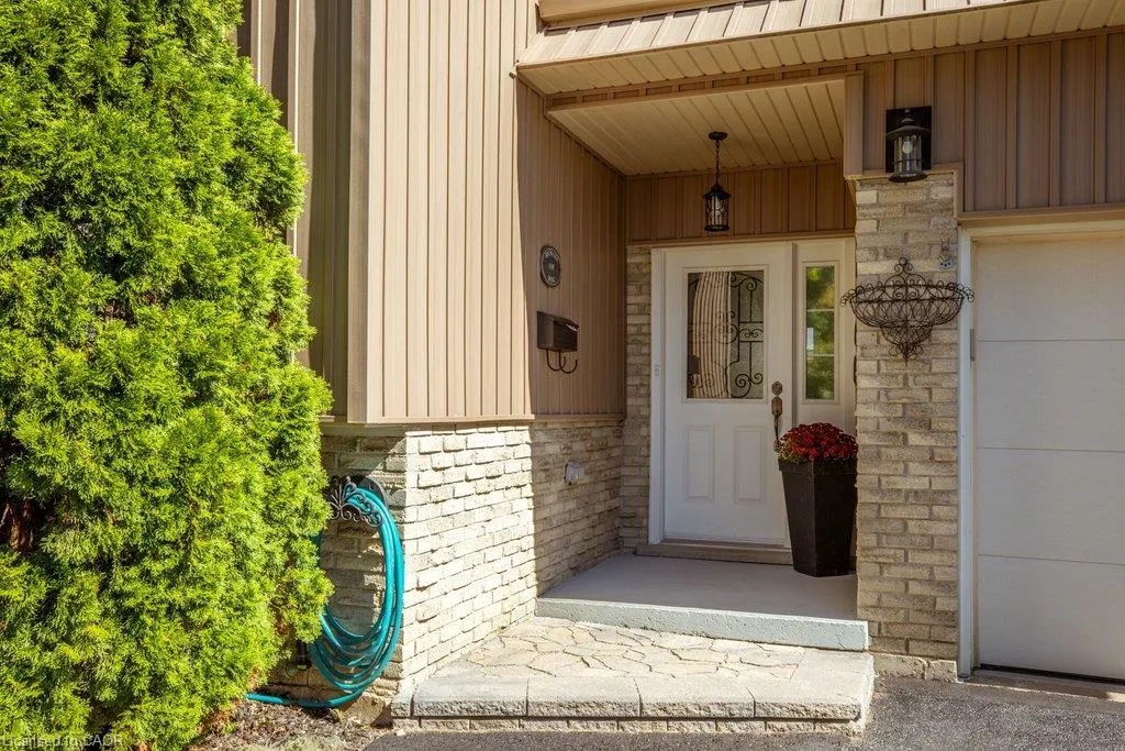 32 Beechwood Avenue