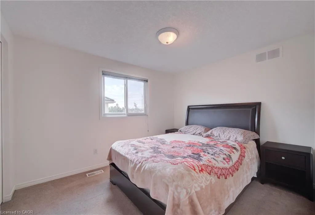 1064 Copper Leaf Crescent