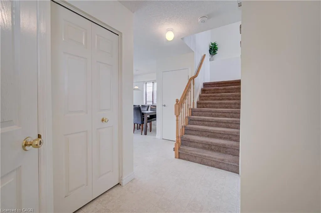 1064 Copper Leaf Crescent