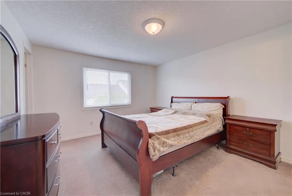 1064 Copper Leaf Crescent
