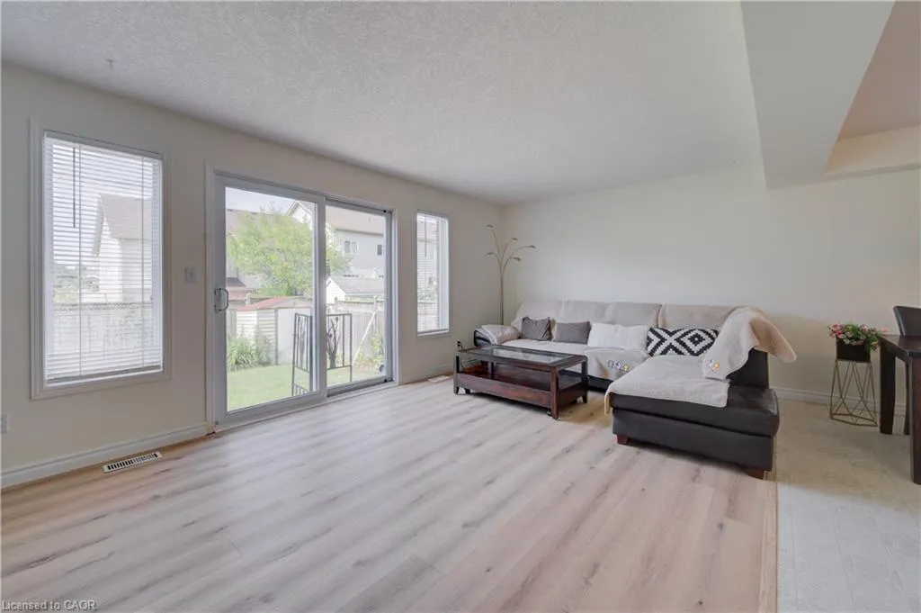 1064 Copper Leaf Crescent