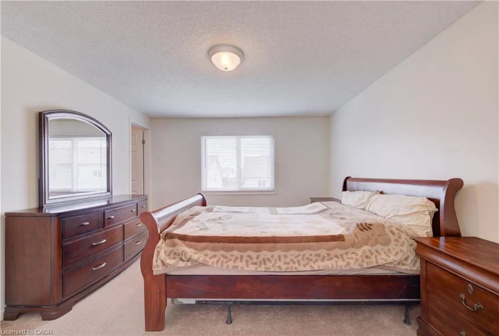 1064 Copper Leaf Crescent