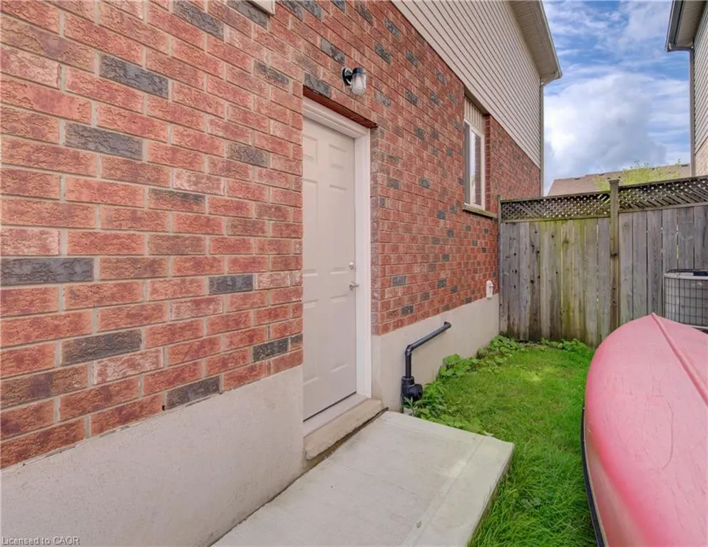 1064 Copper Leaf Crescent