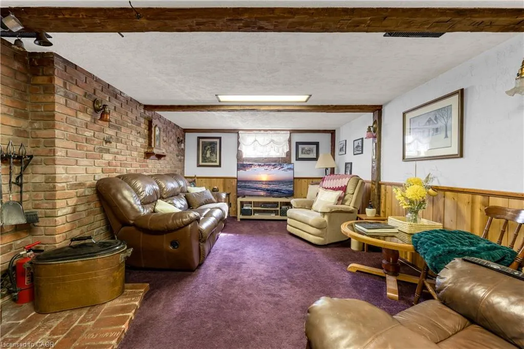609 Green Mountain Road E