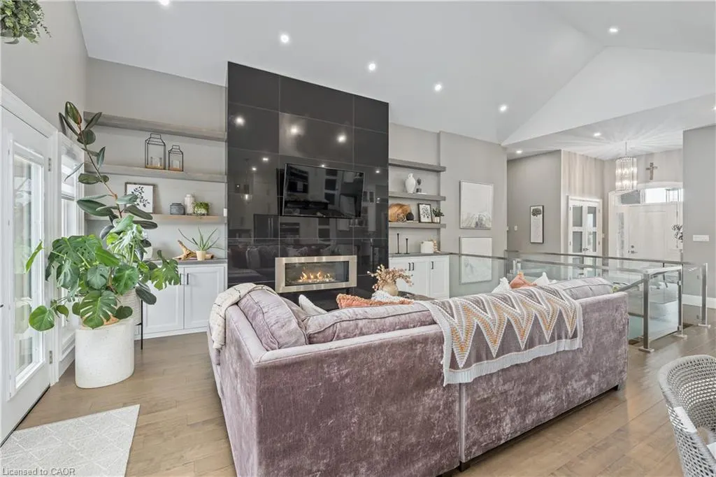 9677 Tenth Sideroad