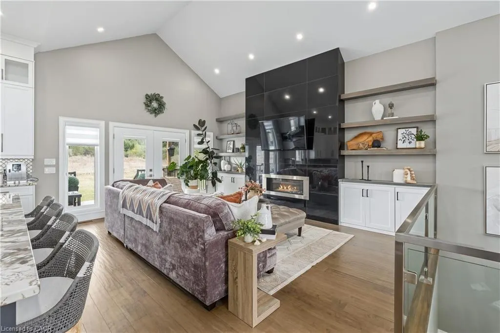 9677 Tenth Sideroad
