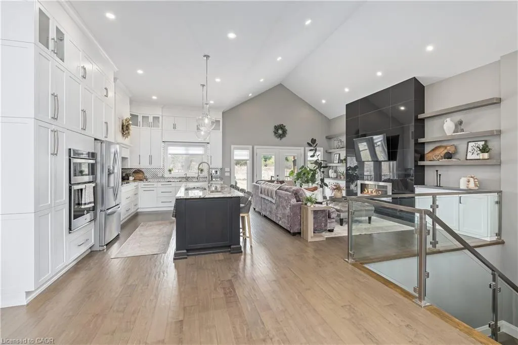 9677 Tenth Sideroad