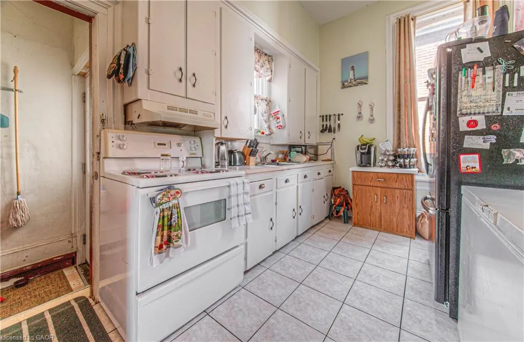 156 Grand Avenue S