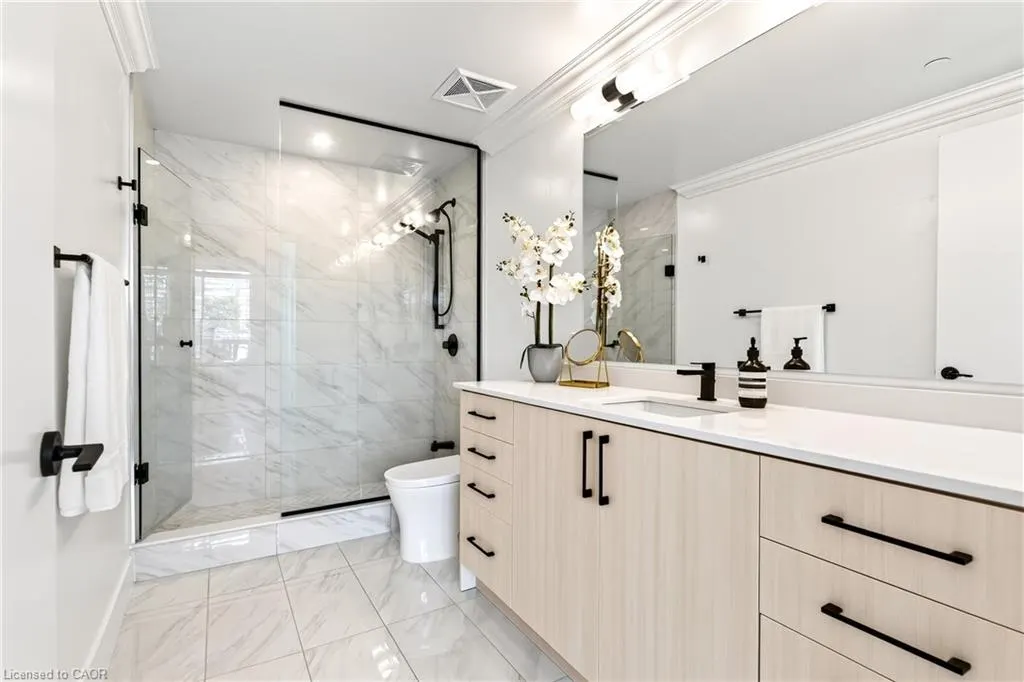 2450 Old Bronte Road #702