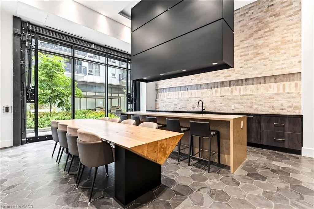 2450 Old Bronte Road #702
