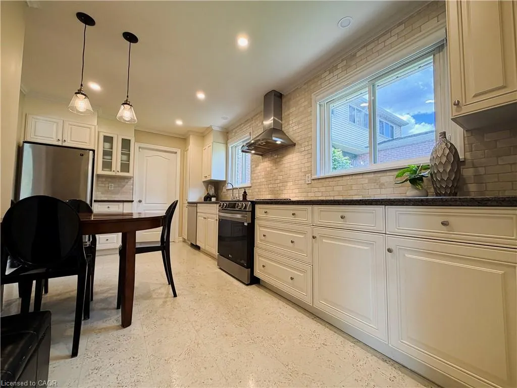 238 Laurier Avenue