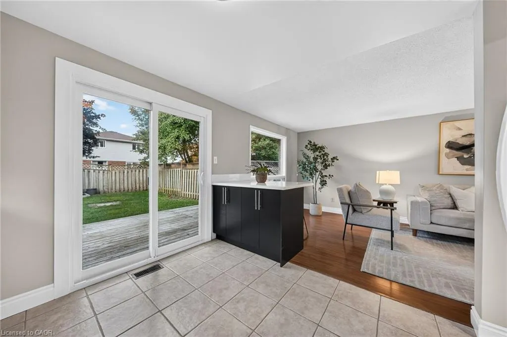 601 Pinerow Crescent #A