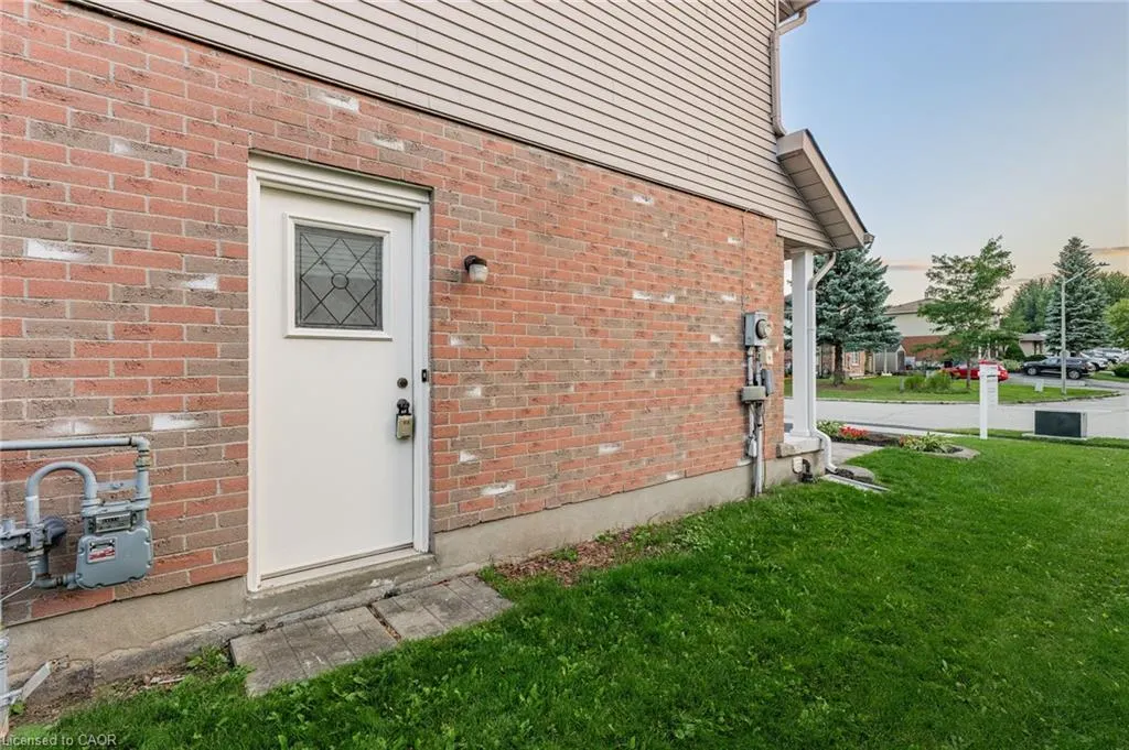 601 Pinerow Crescent #A