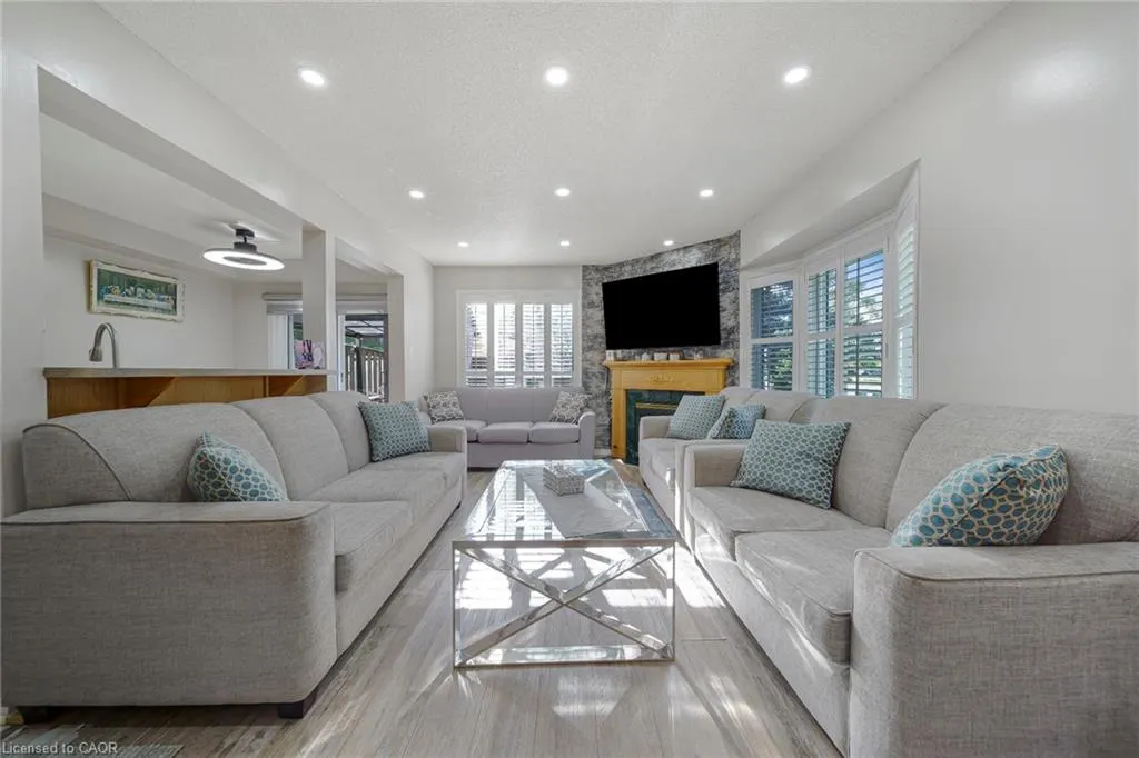 800 Paramount Drive #1