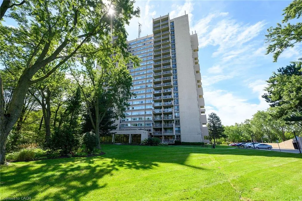 1359 White Oaks Boulevard #205