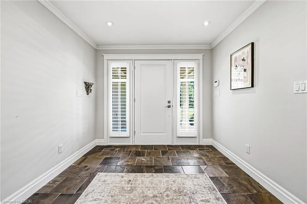 7 Colonial Crescent