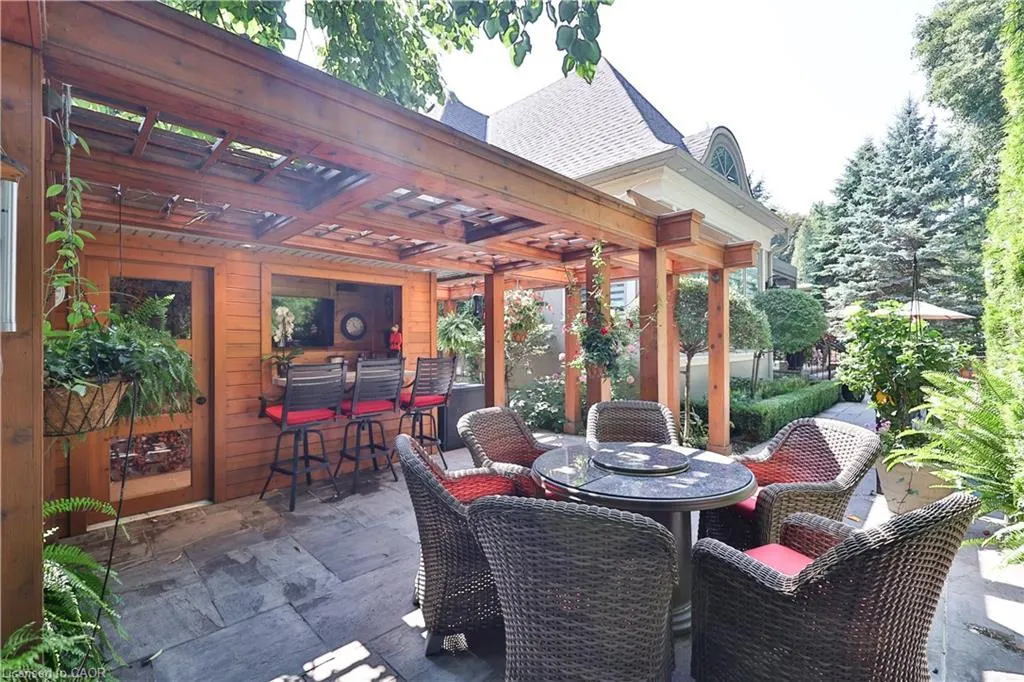 541 Arrowhead Road