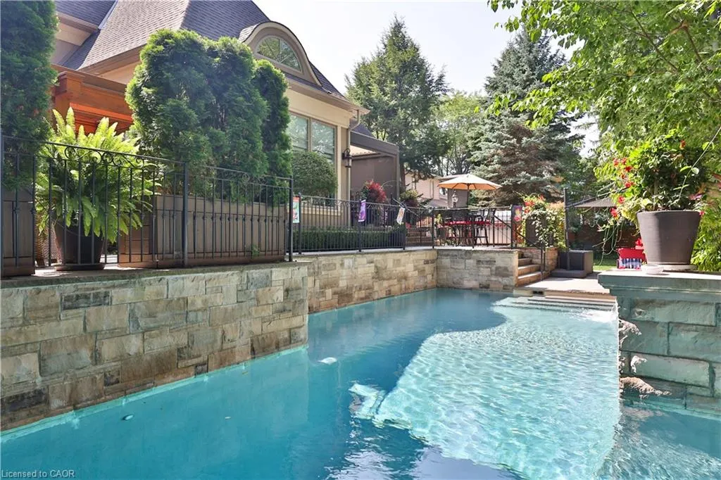 541 Arrowhead Road