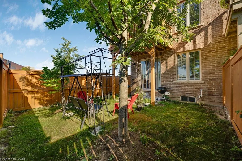 411 Hardwick Common