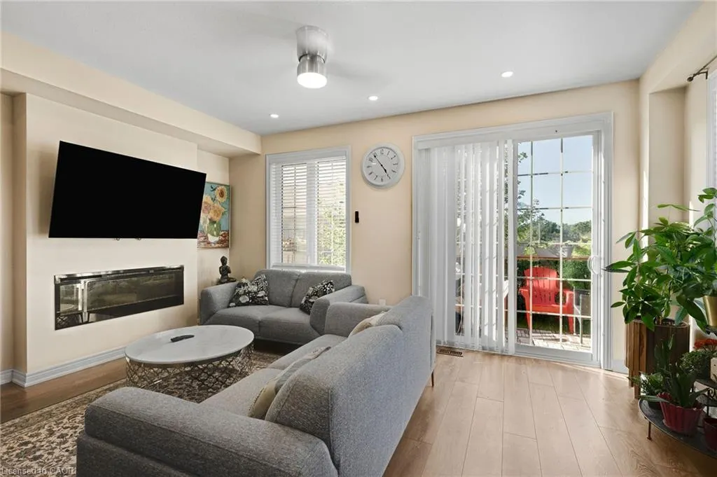 411 Hardwick Common