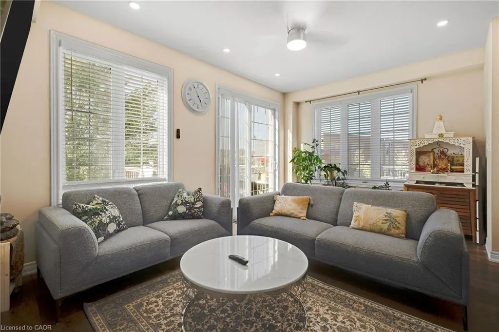 411 Hardwick Common