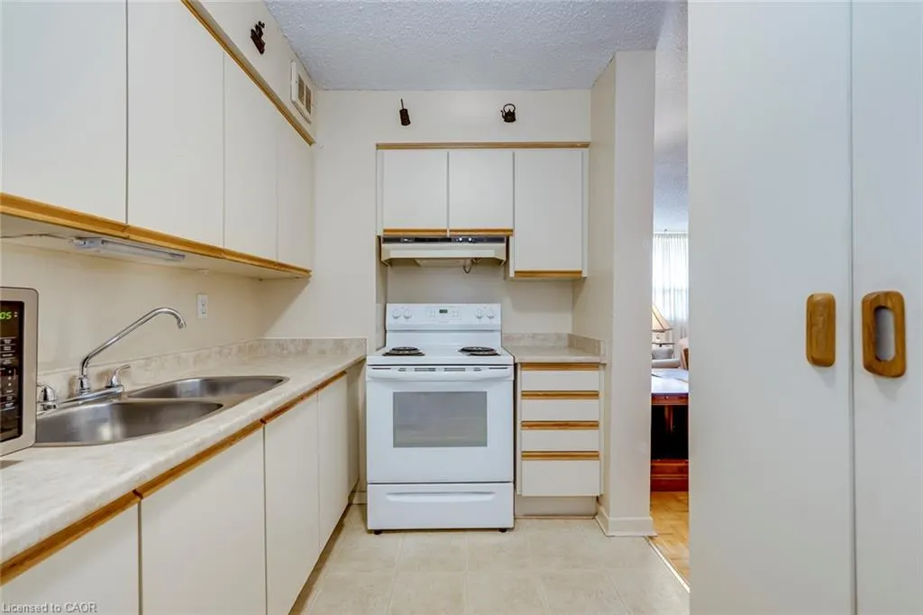 212 Kerr Street #906