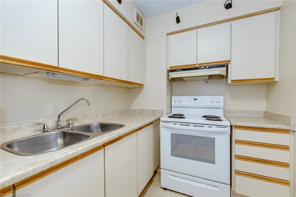 212 Kerr Street #906