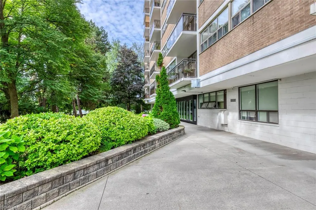 212 Kerr Street #906