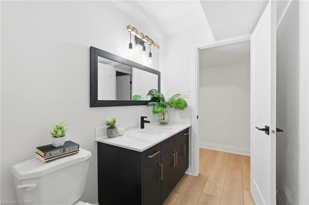 7 Bartlett Avenue