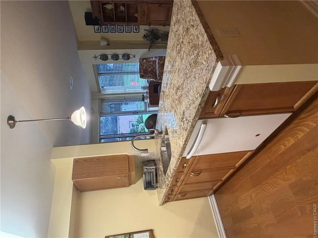 275 Main Street E #001