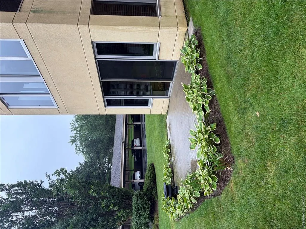 275 Main Street E #001