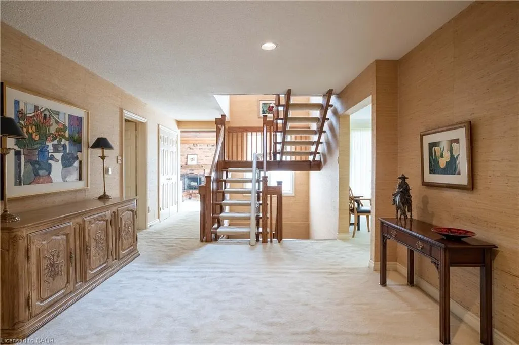 16 Colonial Crescent