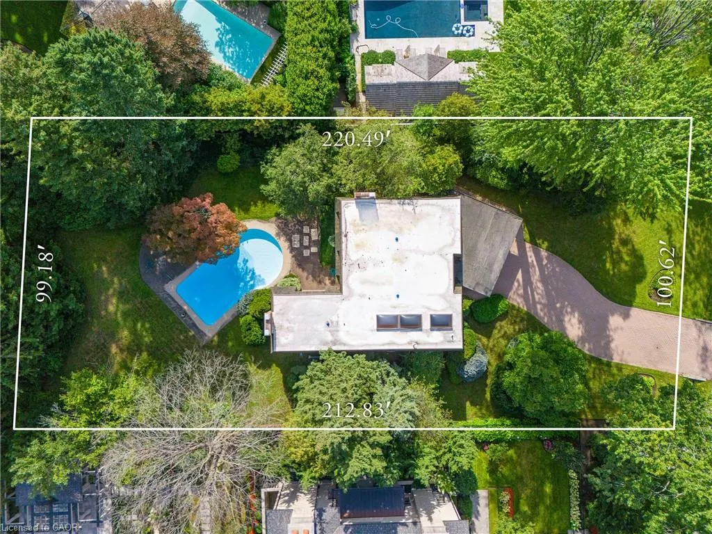 16 Colonial Crescent